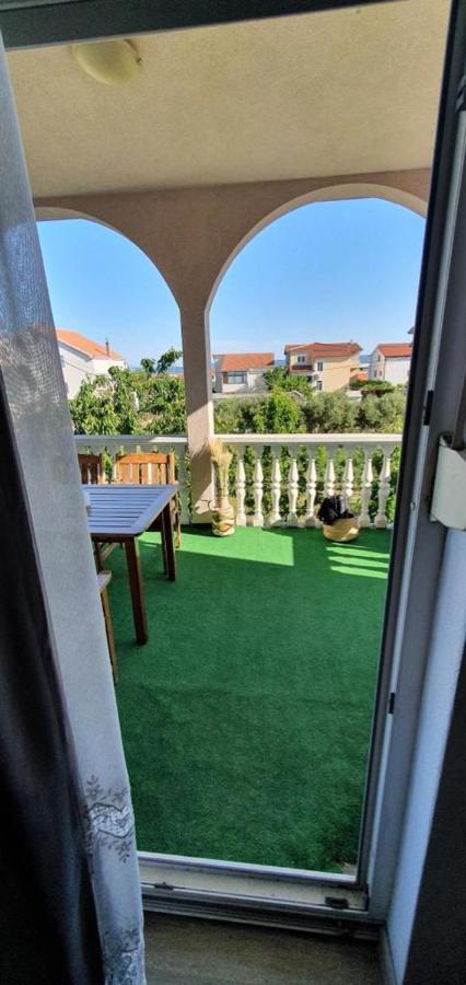Three Bedroom Apartment Between Trogir And Split Kaštela エクステリア 写真