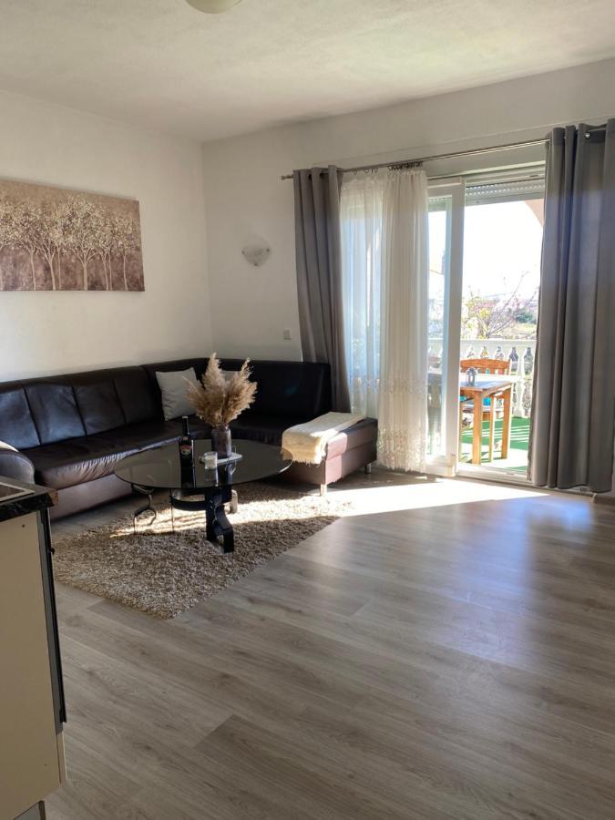 Three Bedroom Apartment Between Trogir And Split Kaštela エクステリア 写真