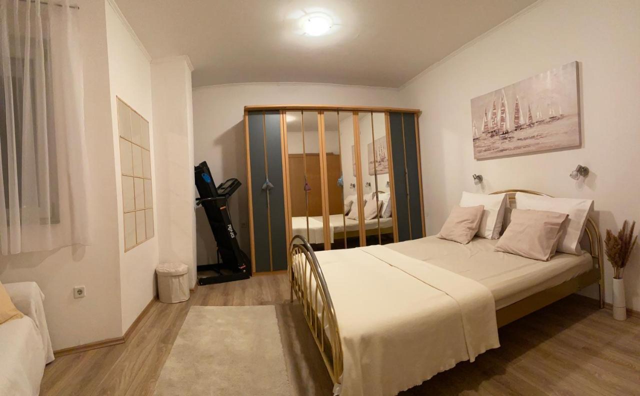 Three Bedroom Apartment Between Trogir And Split Kaštela エクステリア 写真